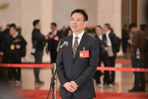 黄立亮相十四届全国人大二次会议“代表通道”