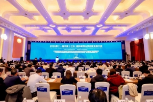 星逻荣获2023光伏百强“优秀光伏智能运维企业”并发表演讲