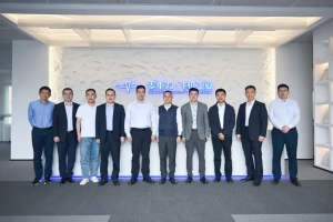 中信银行合肥分行行长钱学洪一行赴零重力考察调研，双方就深度银企合作达成意向