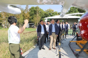 中国民航局适航审定司司长徐锋一行调研峰飞航空并观看飞行演示