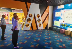 智航无人机董事长金良一行到华强方特集团参观访问并就双方进一步合作展开深度会谈