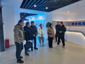 南京市农业装备推广中心主任马建宏一行考察拓攻机器人
