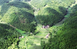 无人机助力山岳救援：科技守护生命安全