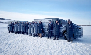 “陆地航母”征战“中国冷极”