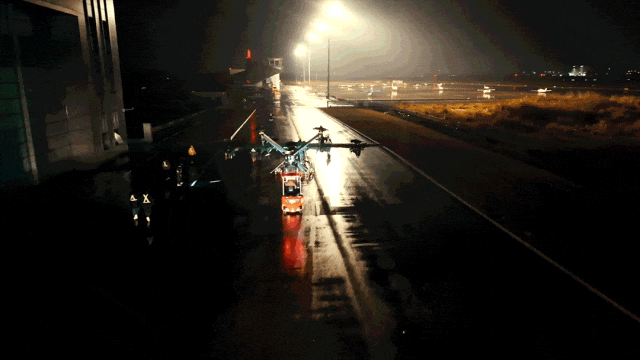 四川省委书记王晓晖、省长施小琳、省政协主席田向利一行莅临沃飞长空调研指导