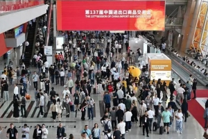 广交世界，乘风出海|“宝莲灯”亮相广交会，领导认可，外商青睐，媒体报道惊艳全场