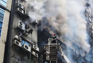 城市消防救援：无人机高层破窗喷水灭火方案