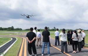 新加坡民航局代表一行到访峰飞航空调研交流