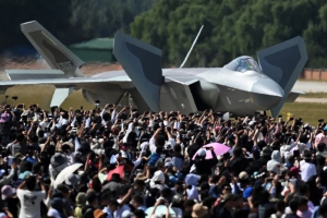 【人民日报】歼-20：拜托把我拍得好看一点～