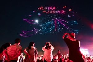 嗨爆！千架无人机滨海浪漫线演绎“海上生明月”！